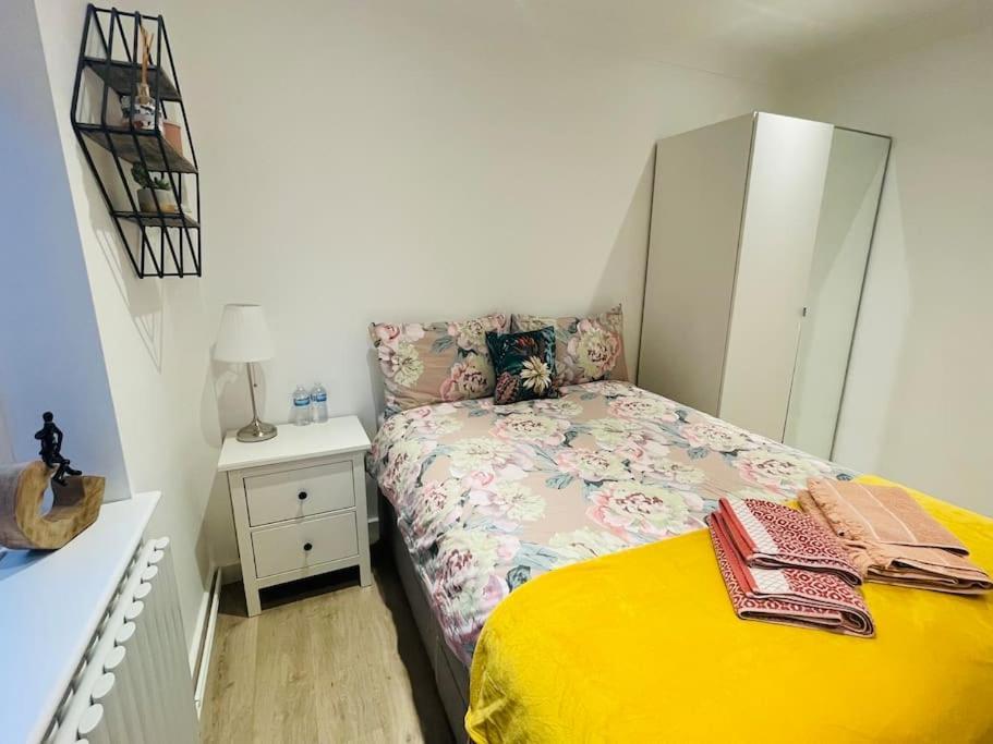 In A Beautiful House With Free On St Parking Homestay Brighton