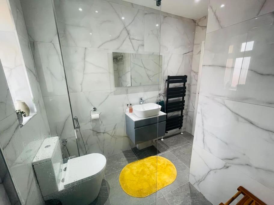 In A Beautiful House With Free On St Parking * Brighton