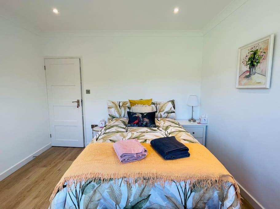 In A Beautiful House With Free On St Parking Homestay